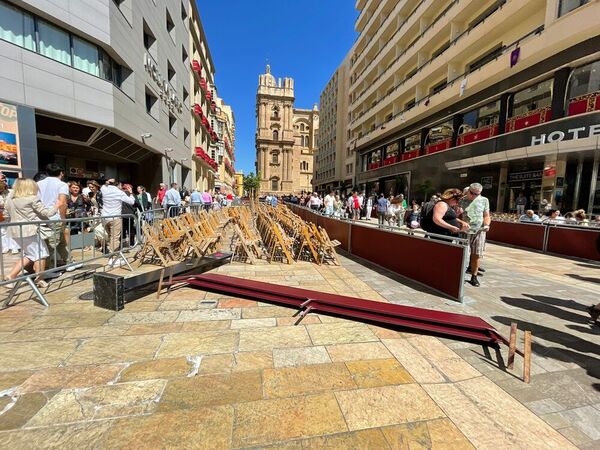 Aspecto de las vallas derribadas por el viento. Foto: Ñito Salas