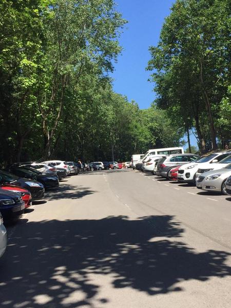 La Policía se despliega en las playas, levanta a bañistas y cierra accesos para frenar el aluvión