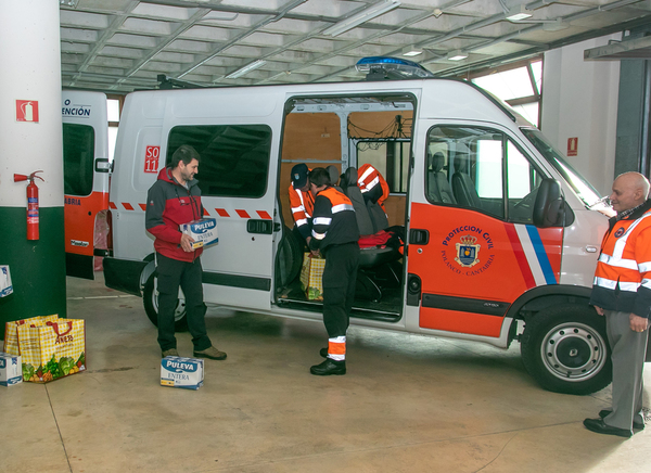 El Ayuntamiento de Polanco ha emitido este lunes un decreto para agilizar la tramitación de las ayudas de emergencia en el municipio durante el tiempo que dure el estado de alarma, para cubrir necesidades básicas como gastos por compra de alimentos, productos básicos de higiene personal y medicamentos. Este decreto establece que durante el estado de alarma se paralizan los plazos para presentar la documentación que debe acompañar a las solicitudes de las ayudas, documentación que se podrá aportar una vez finalice el actual confinamiento.