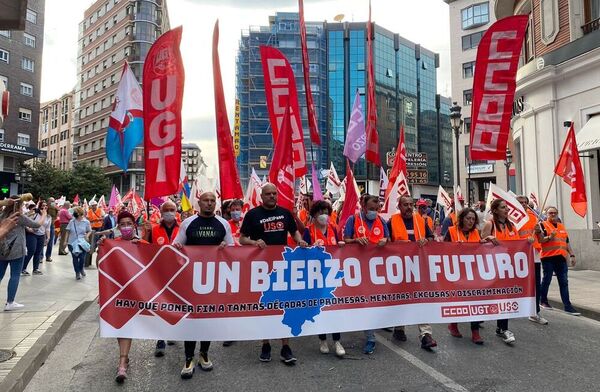 Mientras, en El Bierzo es numerosa la gente que ha acudido a la cita.