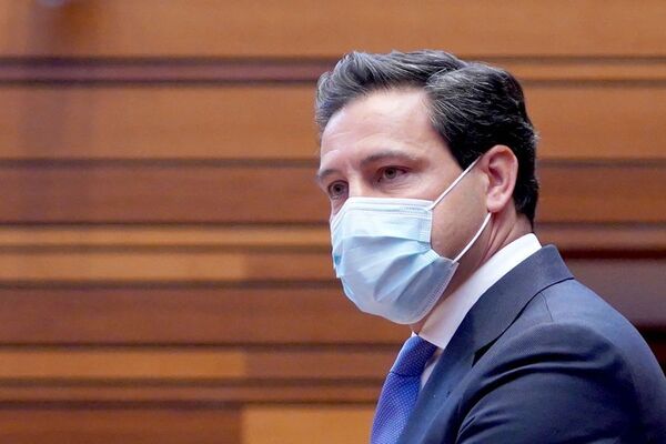 El portavoz del Grupo Popular, Raúl de la Hoz, interviene en el pleno de debate de la moción de censura del PSOE contra el Gobierno de PP-Cs.