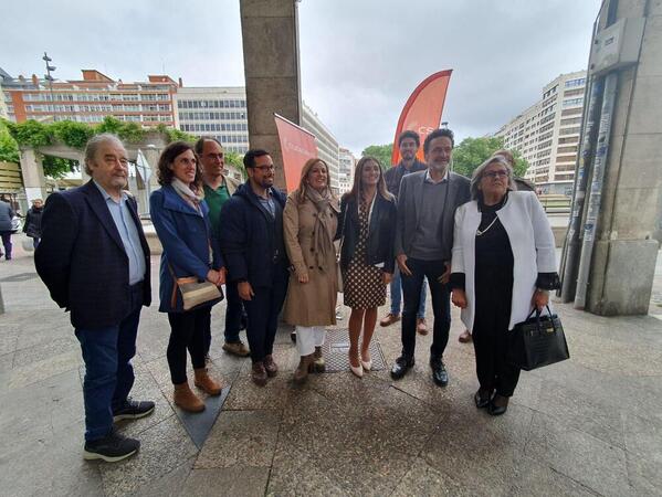 Edmundo Bal, junto a la candidata de Ciudadanos a la alcaldía de Burgos, Rosario Pérez Pardo, durante su visita este miércoles a la capital burgalesa