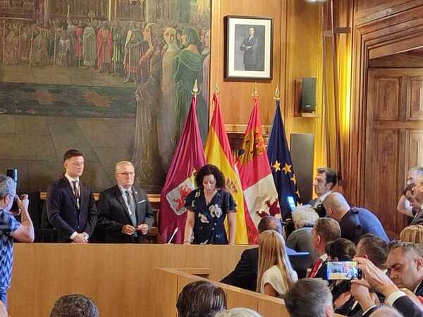 Carolina Arias promete el cargo en el que será su segundo mandato en el Gobierno de la Diputación de León