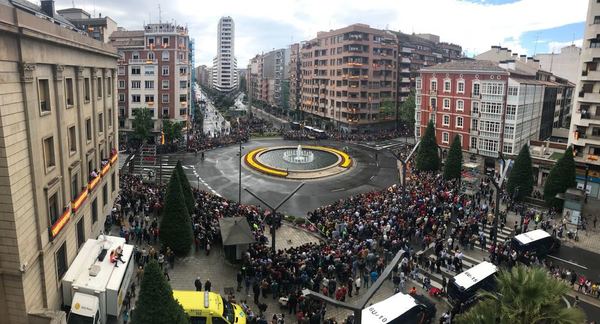 Y así está la rotonda de Vara de Rey con Gran vía