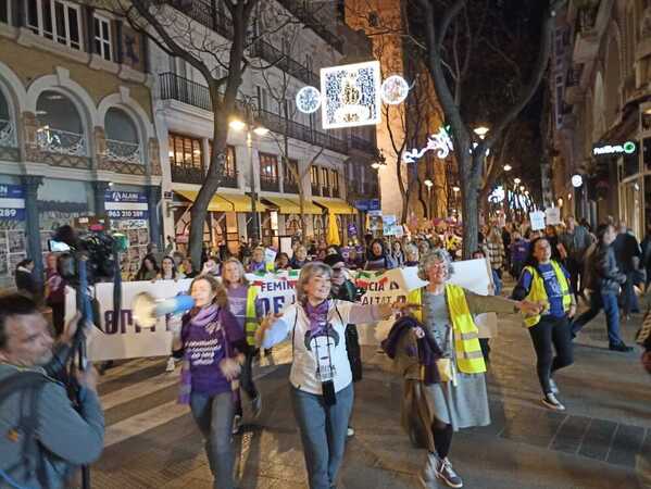 La segunda manifestación recorre el centro de Valencia con cánticos contra Irene Montero