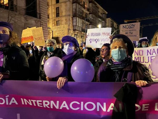 La manifestación del 8M recupera su fuerza y abarrota las calles de Santander