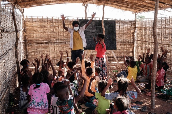 Unicef pide que se dé prioridad a los maestros en la vacunación del Covid-19