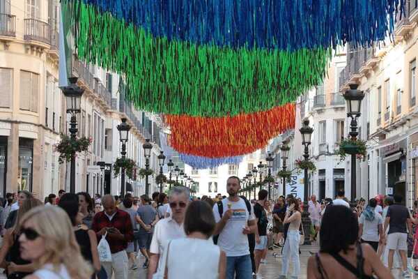 Calle Larios, preparada para la noche. SALVADOR SALAS