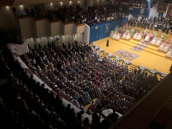 Aisha Borda canta el Himno Regional