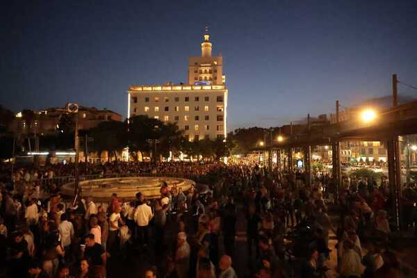 Ambiente en plaza de la Marina. SALVADOR SALAS