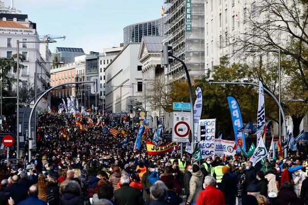 En directo: La organización cifra en 150.000 los asistentes a la marcha policial y Delegación la reduce a 20.000