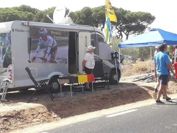 El italiano Ganna se lleva la crono y Kuss mantiene el maillot de líder
