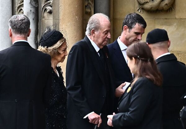 Don Juan Carlos y Doña Sofía, a su llegada a la Abadía de Westminster. AFP
