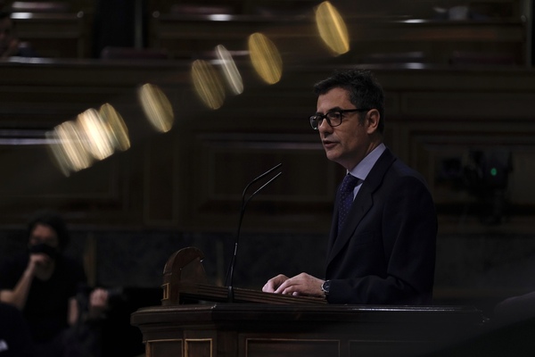 El ministro de la Presidencia, Félix Bolaños, en la tribuna del Congreso de los Diputados / Óscar Chamorro