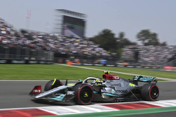 Lewis Hamilton y su Mercedes en la clasificación del GP de México.