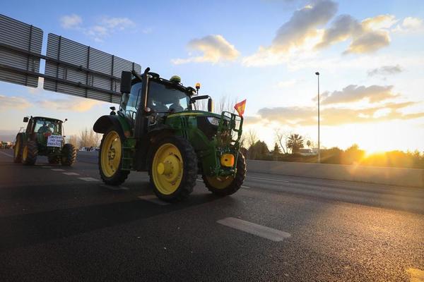 Así te hemos contado la protesta desde el amanecer hasta la apertura de la autovía