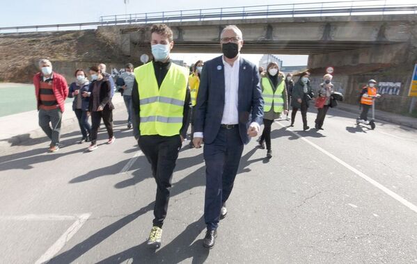 Los alcaldes de Villablino y Ponferrada han formado parte de una marcha que exige hoy más que nunca &amp;quot;una sanidad justa, de calidad y para todos&amp;quot;.