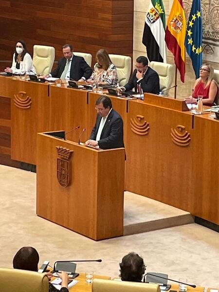 Fernández Vara en la tribuna