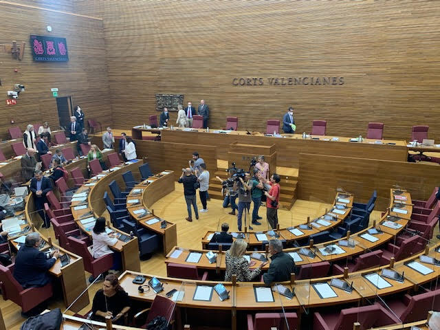 Los impuestos fracturan al tripartito en plena sesión de control a Puig