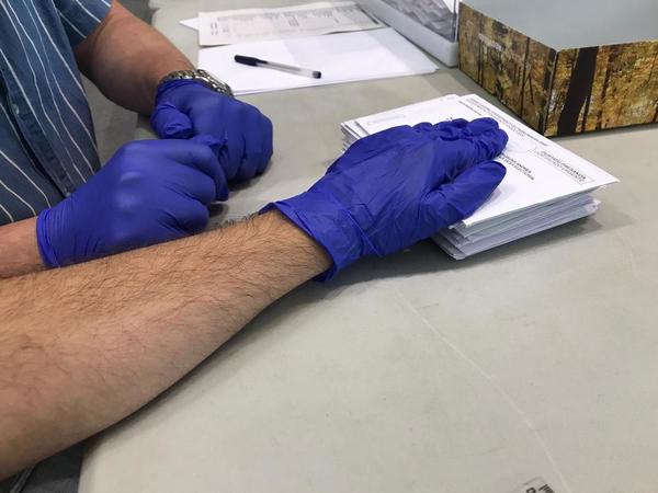 Recuento en una urna de Lezo.