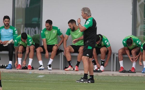 En la rueda de prensa previa al choque de esta tarde, el técnico chileno del Real Betis, Manuel Pellegrini, comentó la actualidad de su equipo #Betis #RealBetisMallorca