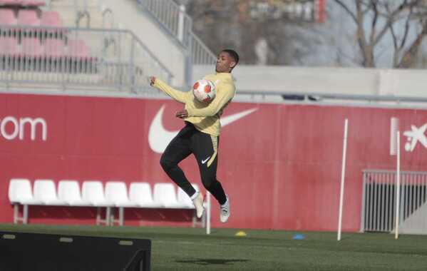 ¿Qué os parece la alineación del Sevilla FC para medirse al Granada? ¿Qué cambiarías si fueras Julen Lopetegui? #SevillaFC #SevillaFCGranada