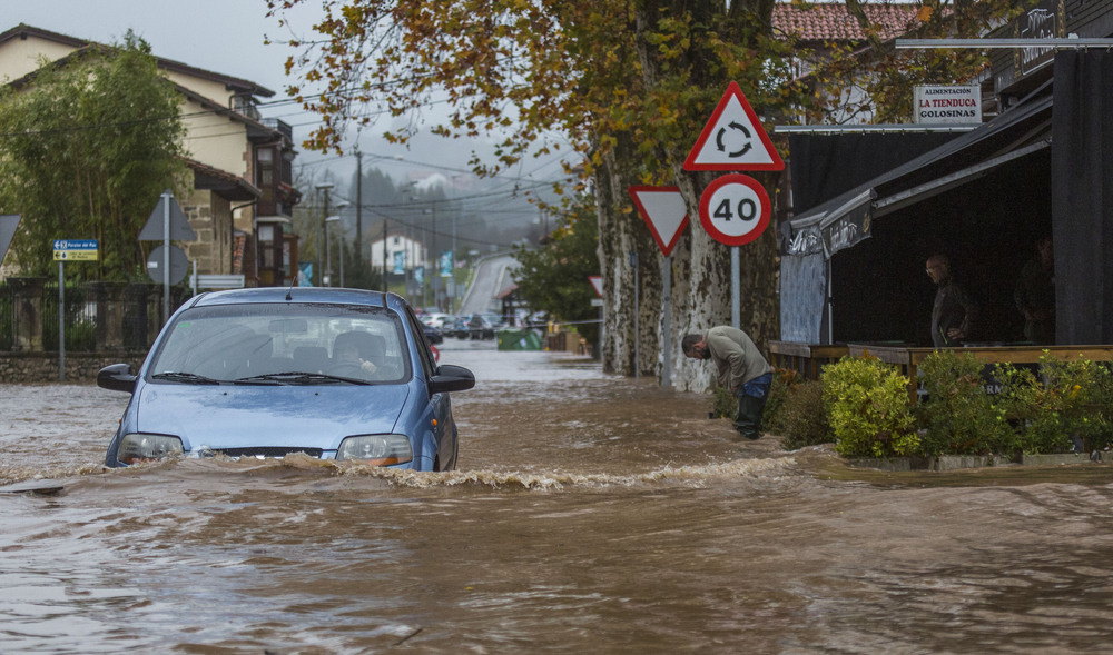 Cantabria vuelve a inundarse tres años después de la gran riada