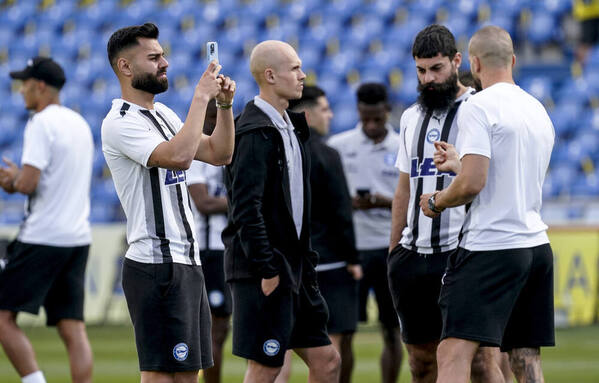 En directo, la afición del Alavés disfruta de la &#039;final&#039; por el ascenso