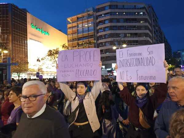 La segunda manifestación recorre el centro de Valencia con cánticos contra Irene Montero