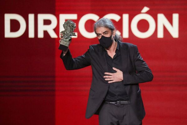 Fernando León de Aranoa, con el Goya a mejor director. / AFP