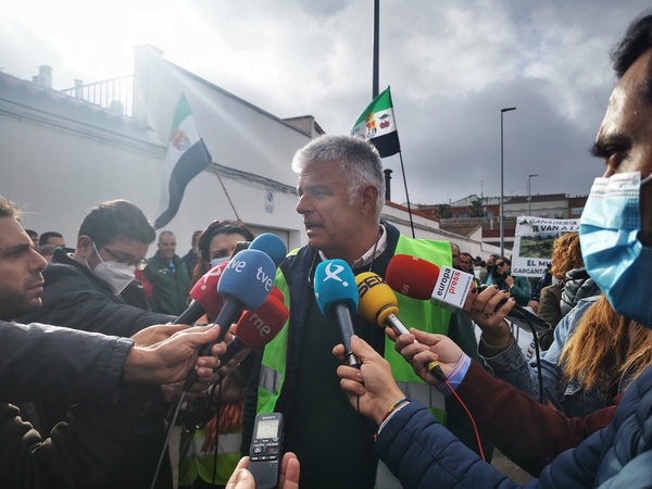 Así hemos contado las protestas de los agricultores en la inauguración de Agroexpo
