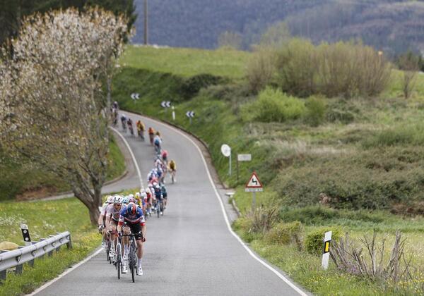 Ethan Hayter (Ineos) gana la primera etapa de la Itzulia