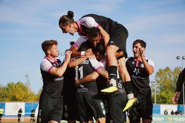 Directo | El Guijuelo pierde el liderato y encaja su primer gol; victoria del Salamanca UDS