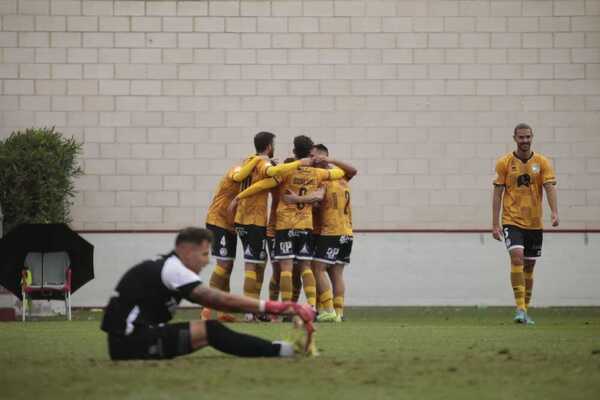 Directo | El Guijuelo pierde el liderato y encaja su primer gol; victoria del Salamanca UDS