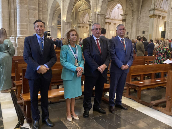 Los valencianos se vuelcan con la Senyera en un recorrido histórico