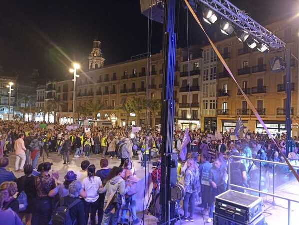 La segunda manifestación recorre el centro de Valencia con cánticos contra Irene Montero