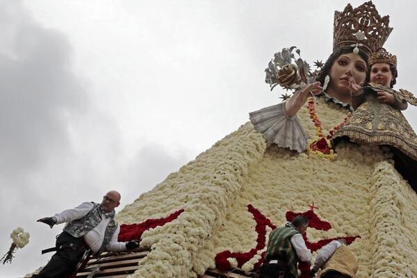 Fallas en directo | Última hora de las Fallas: la Ofrenda y la Nit del Foc, pendientes del cielo