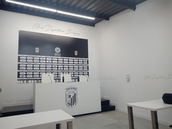 Así hemos contado la comparecencia de Luis Oliver en Badajoz