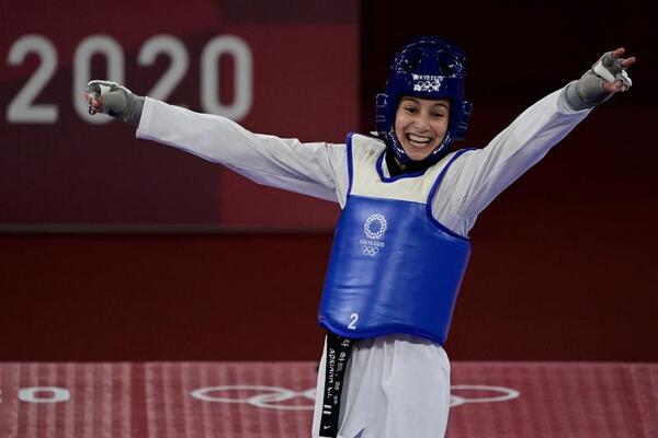 Adriana Cerezo, la sonrisa de España en la primera jornada de competición. Firma: Javier Soriano / AFP