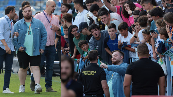 Ibai Llanos se pasea por La Rosaleda atendiendo a los aficionados. SALVADOR SALAS