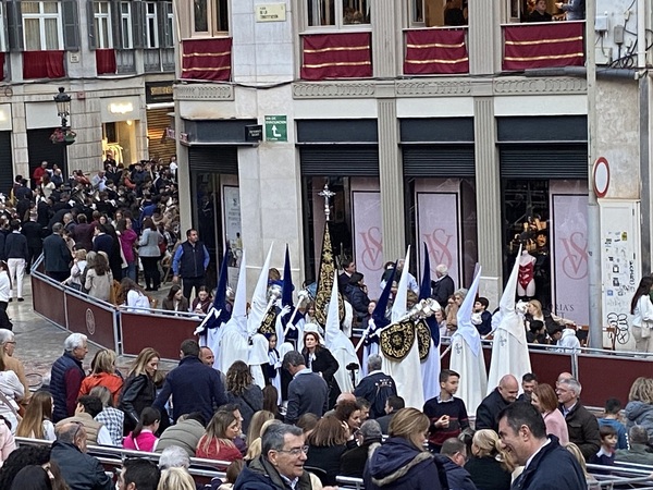 La Hermandad de la Humillación pidiendo la venia.