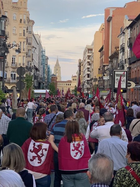 Realmente son miles las personas que han acudido a esta manifestación.