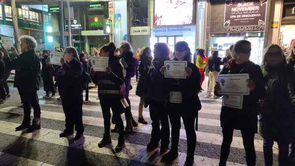 «Ni una menos, vivas nos queremos»