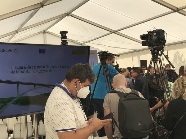 Así hemos contado la inauguración de la primera fase del tren rápido en Extremadura con el Rey y Pedro Sánchez