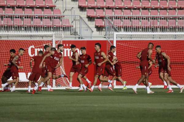 Esta es la convocatoria del Sevilla FC para enfrentarse al Cádiz esta noche en el duelo correspondiente a la 34ª jornada de LaLiga #SevillaFC #SevillaFCCadiz