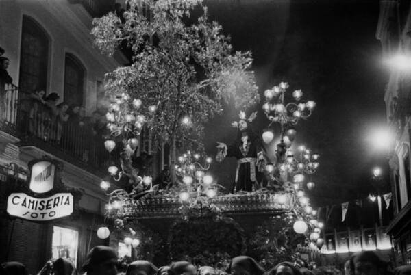 El Señor del Huerto en uno de sus antiguos tronos. (Fondo Bienvenido-Arenas. CTI Universidad de Málaga)