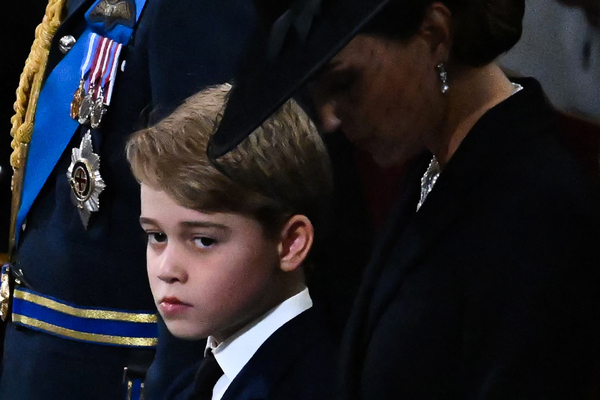 El bisnieto de Isabel II, el Príncipe Jorge, en el funeral de Estado. AFP