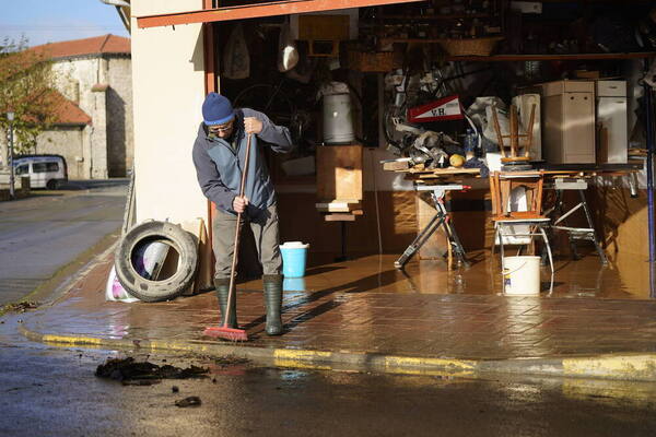 Directo | Desalojan a 28 vecinos de Vitoria mientras el nivel del embalse empieza a bajar