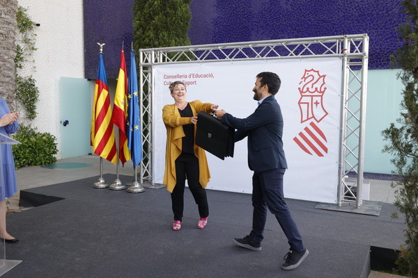 Vicent Marzà cede su cartera a Raquel Tamarit