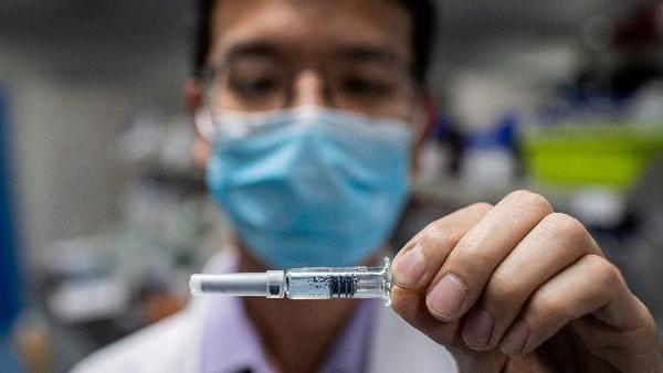 China aprueba empezar a probar en humanos su vacuna contra el coronavirus